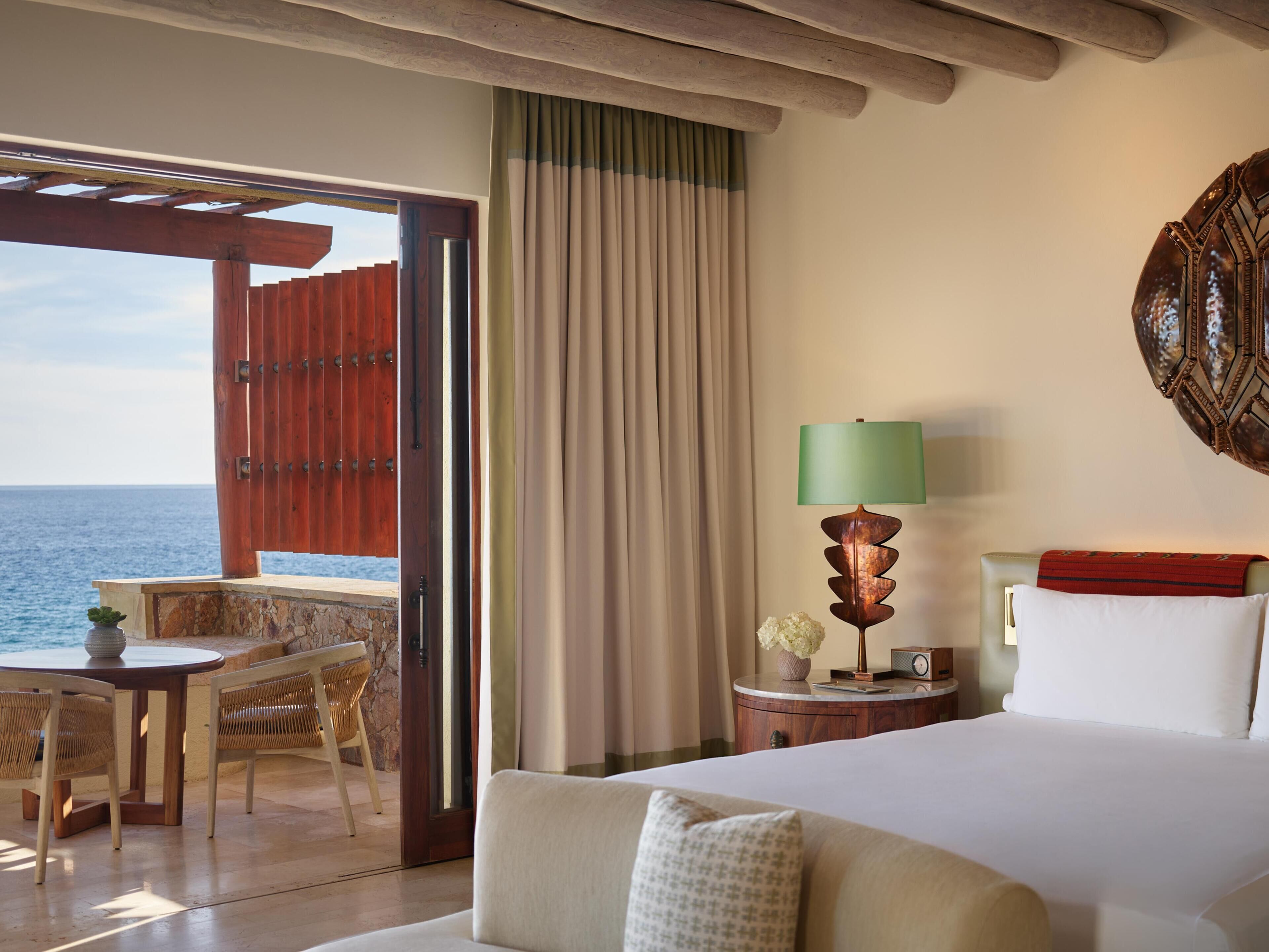 Junior Suite, 1 King Bed (Vista) | Egyptian cotton sheets, premium bedding, pillow-top beds, minibar