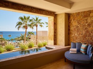 King Costal View with Plunge Pool | Vistas desde la habitación