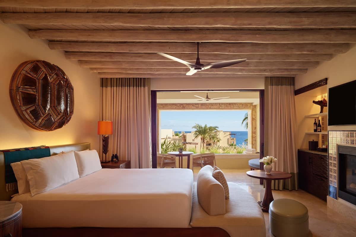 King Costal View with Plunge Pool | Egyptian cotton sheets, premium bedding, pillowtop beds, minibar