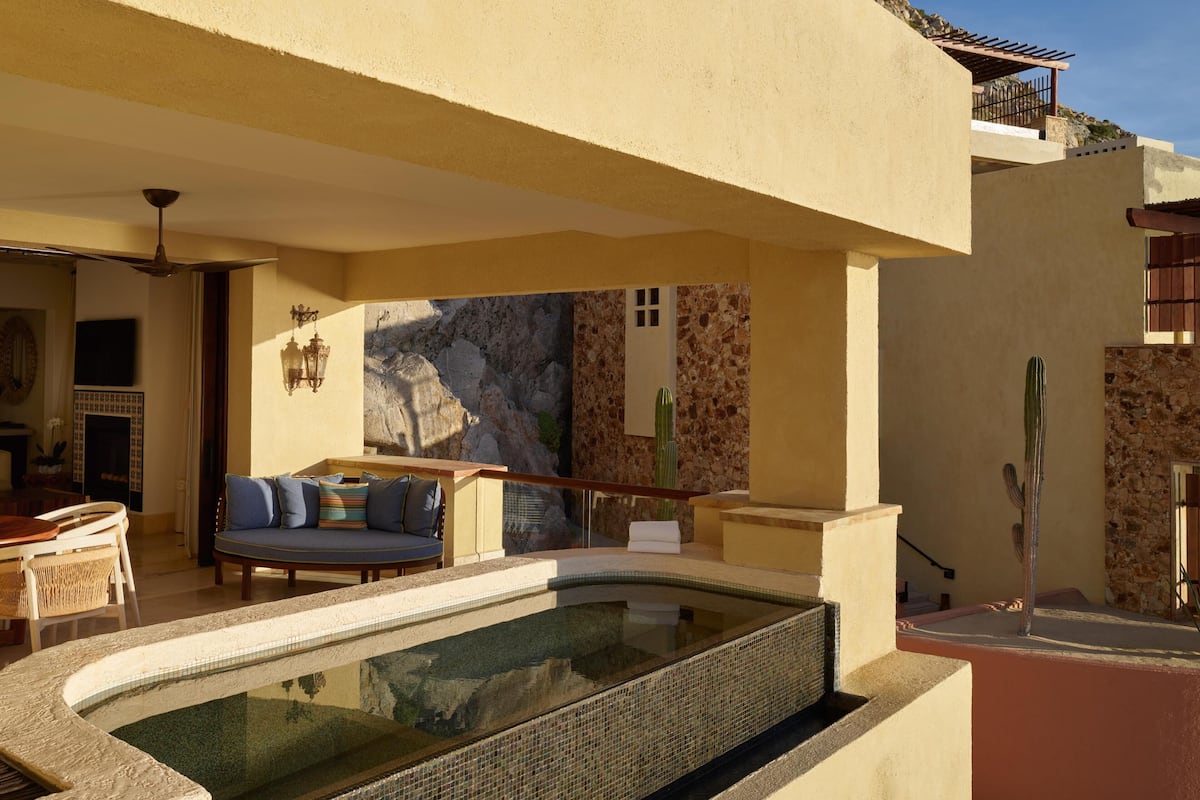 Ocean View Suite with Plunge Pool - King Bedroom | View from room