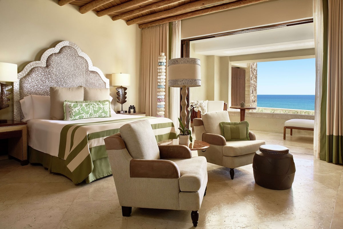 Egyptian cotton sheets, premium bedding, pillow-top beds, free minibar