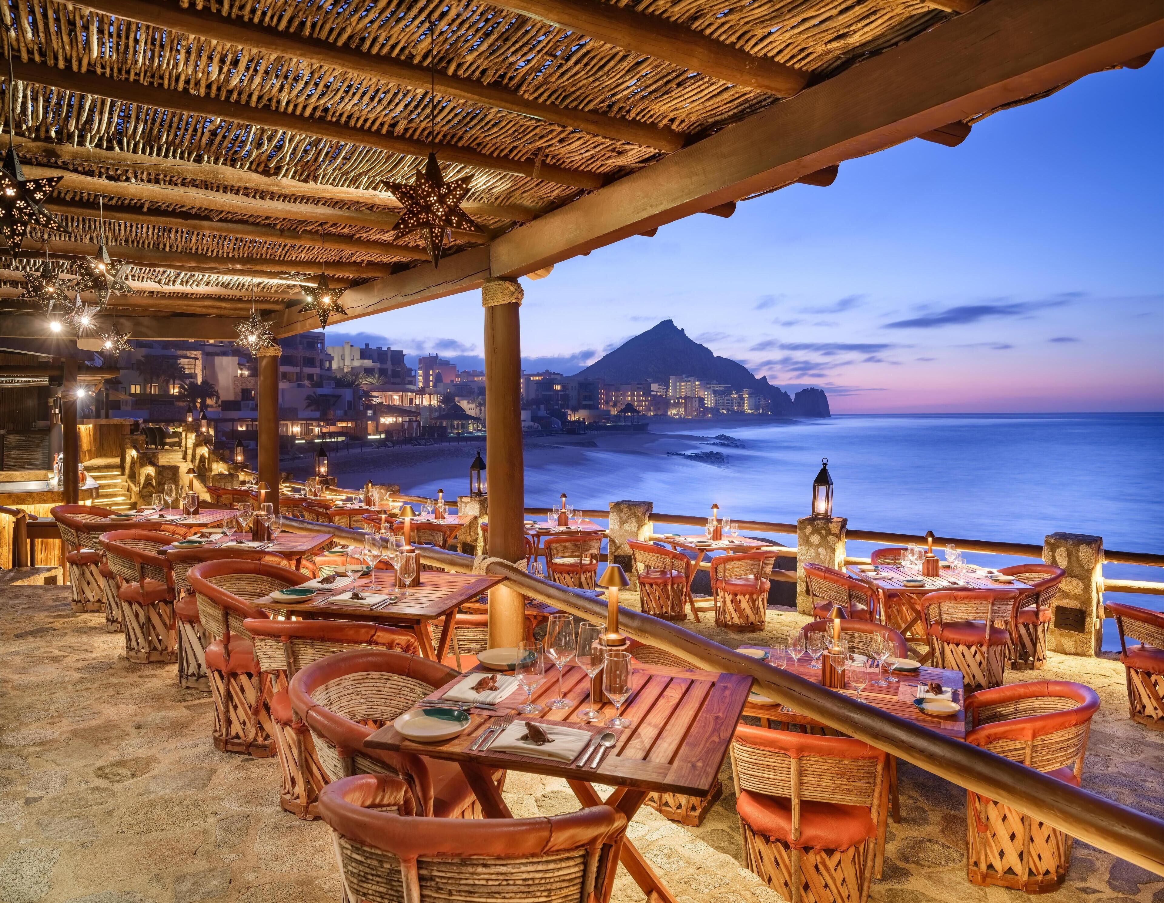 4 restaurants; breakfast, lunch, and dinner served