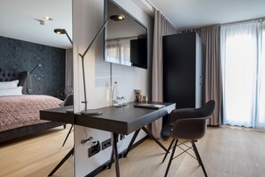 Double Room, City View | Egyptian cotton sheets, premium bedding, down comforters, pillowtop beds - La Mansion Vi Vadi Hotel (Munich)