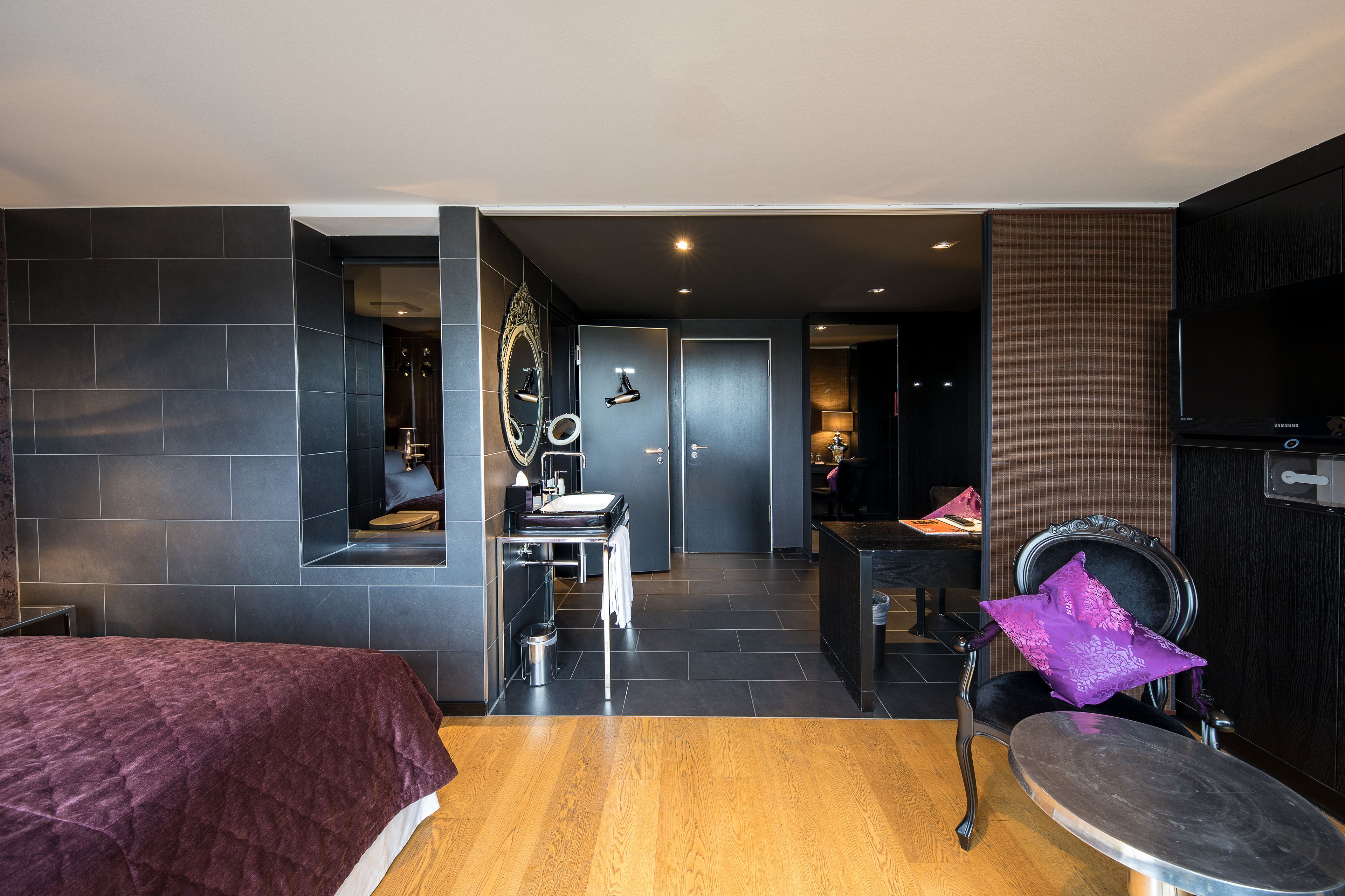 junior studio, 1 queen bed, balcony | 1 bedroom, egyptian cotton sheets, premium bedding, down duvets