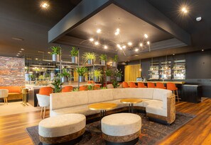 Lobby sitting area - La Mansion Vi Vadi Hotel (Munich)