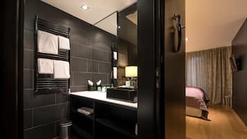 Komfortbadewanne, Designer-Toilettenartikel, Haartrockner, Hausschuhe