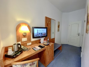 Economy Single Room | Hypo-allergenic bedding, minibar, individually furnished, desk