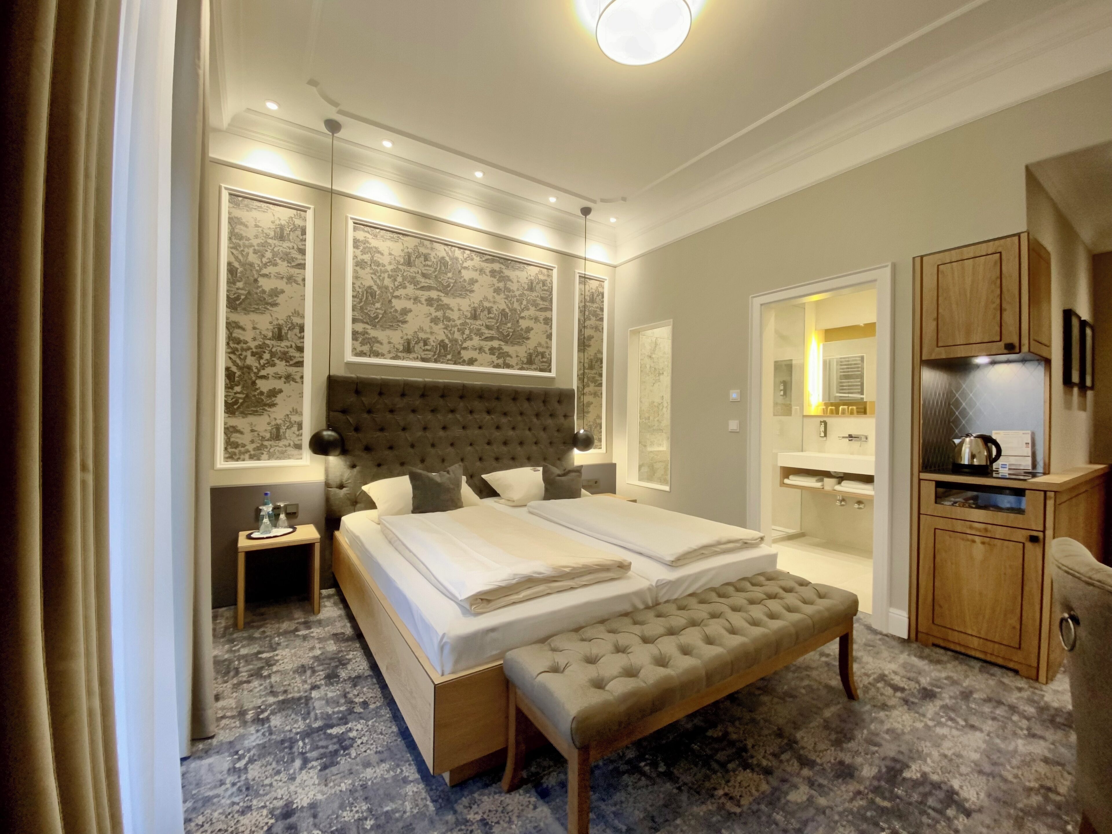 Hypo-allergenic bedding, minibar, desk, blackout curtains