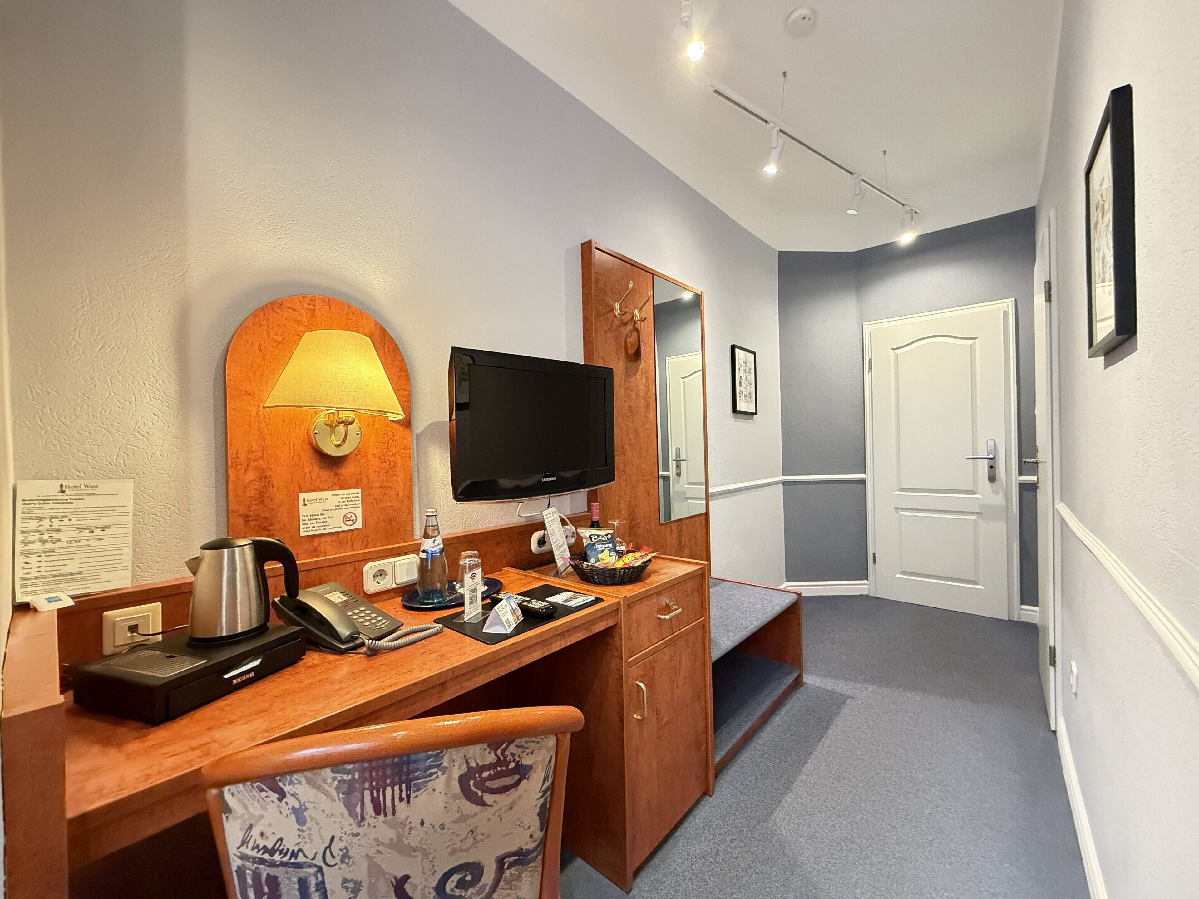 Economy Single Room | Hypo-allergenic bedding, minibar, individually furnished, desk