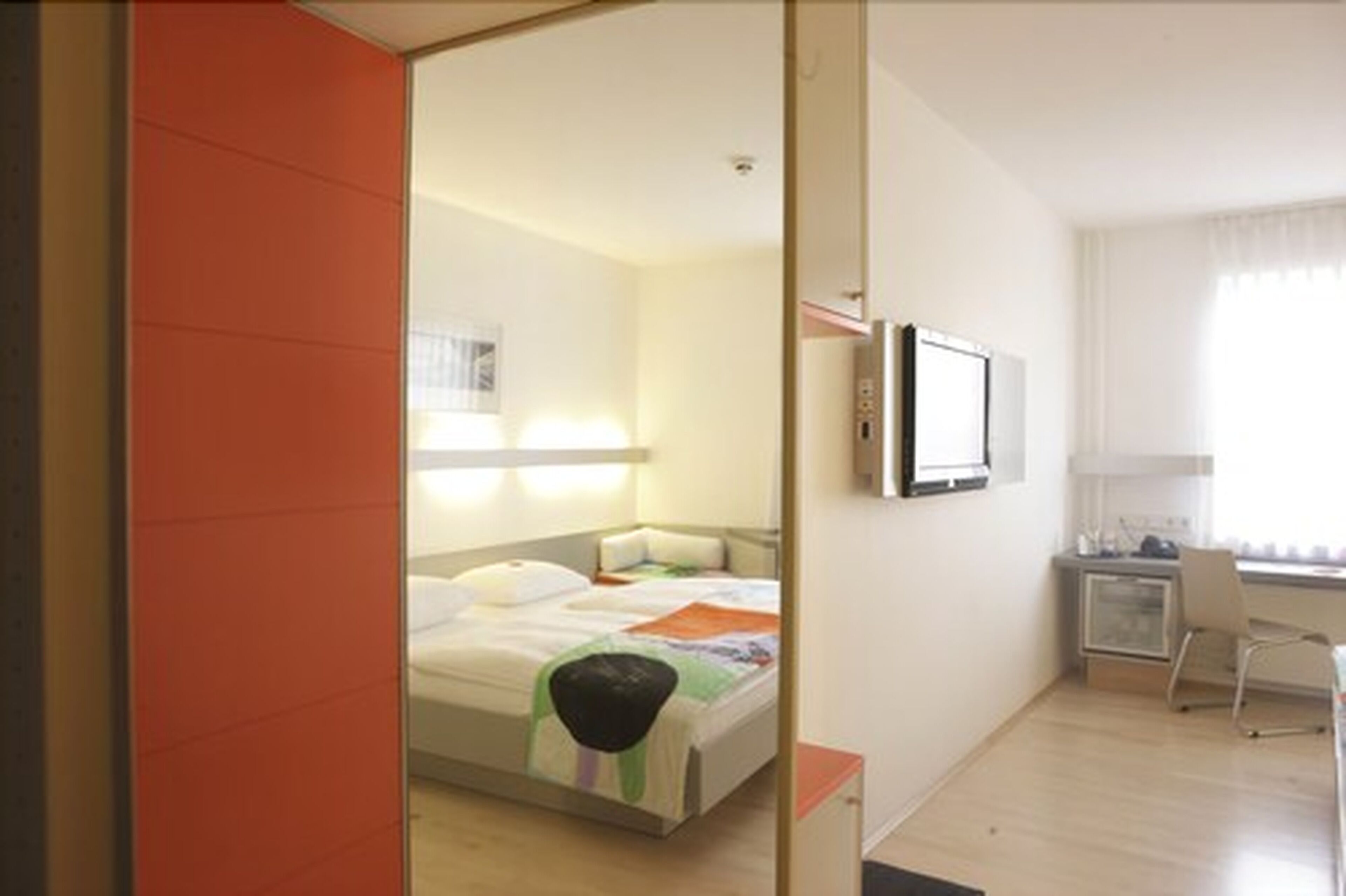 comfort single room | hypo-allergenic bedding, in-room safe, individually decorated