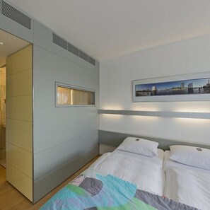 Comfort Double Room | Hypo-allergenic bedding, in-room safe, individually decorated - Hotel Berliner Hof by Coffee Fellows Hotels (Kiel)