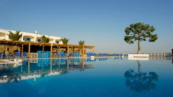 Indoor pool, 2 outdoor pools, pool umbrellas, pool loungers