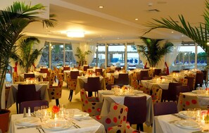 2 restaurants, lunch, dinner served; Greek cuisine  - Comer Kinetta Beach (Megara)
