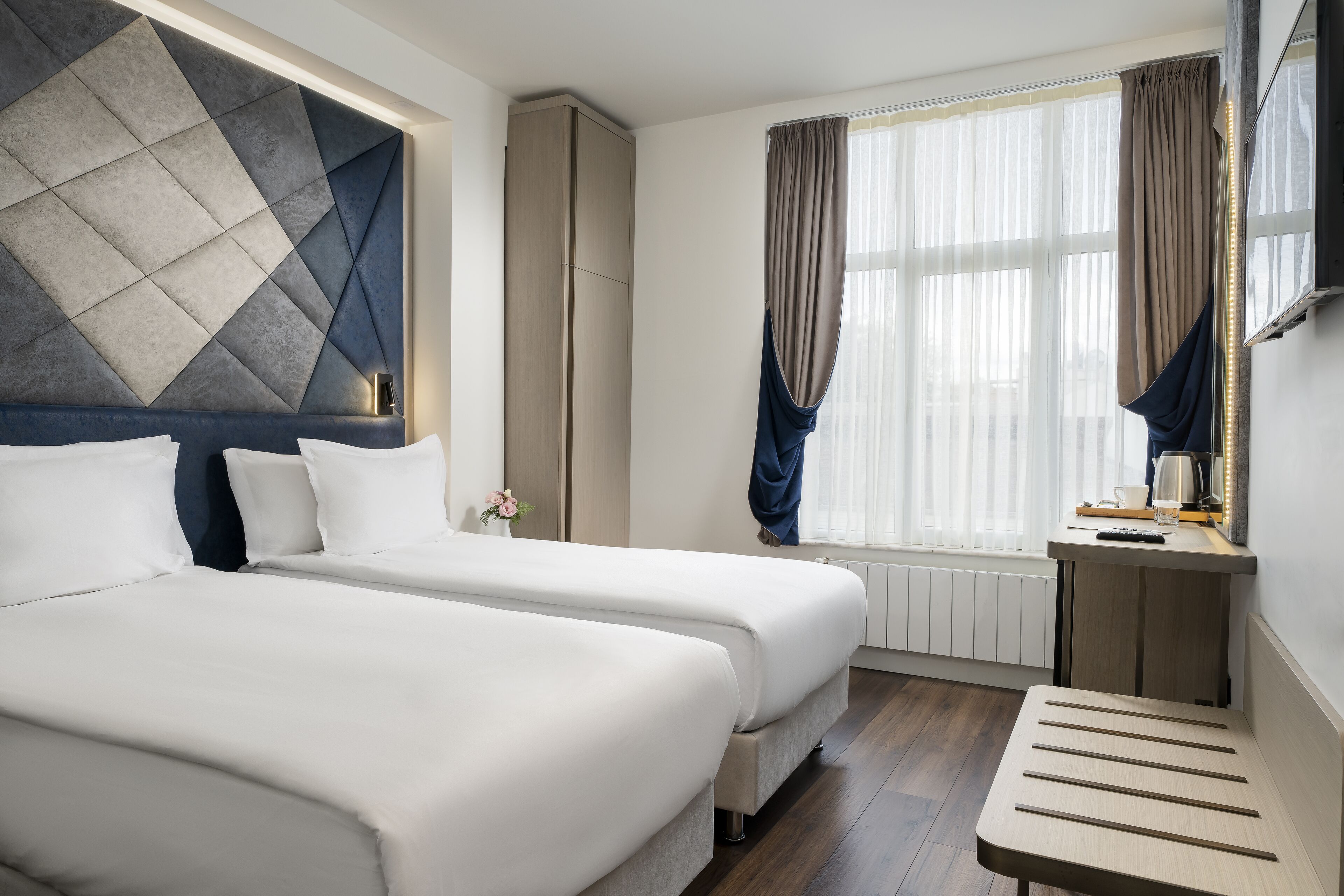 Minibar, in-room safe, individually decorated, individually furnished