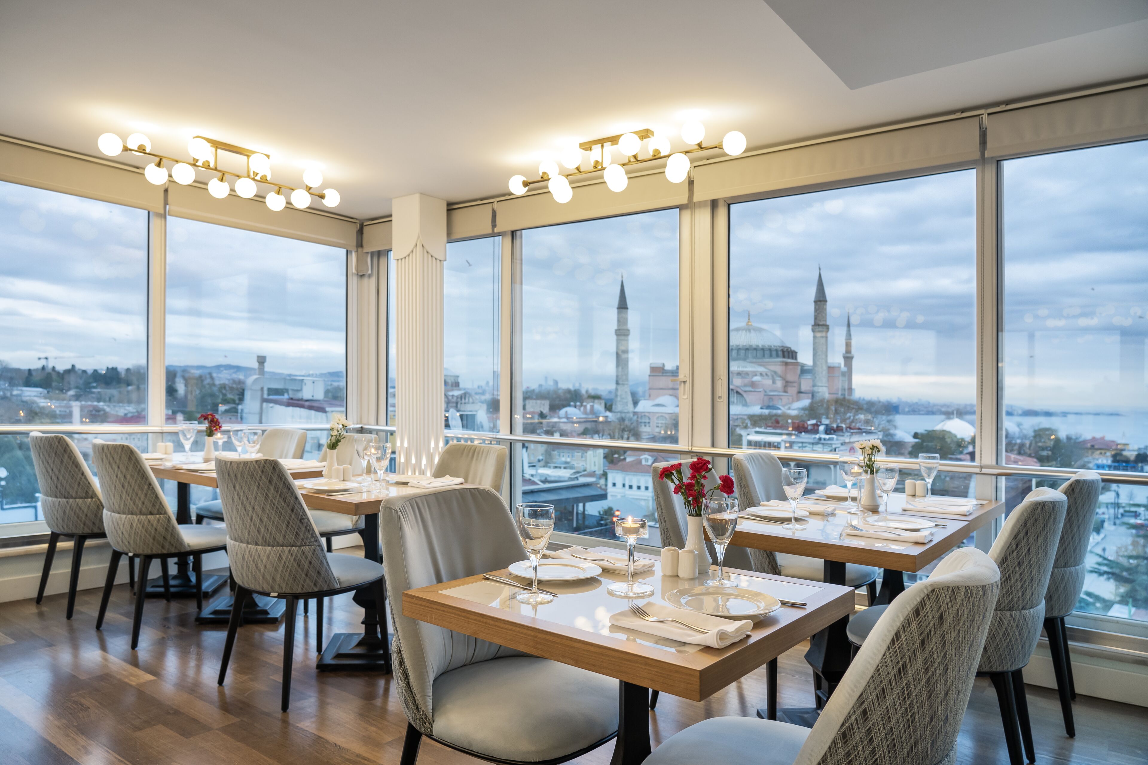 Lunch and dinner served