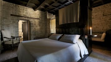 Camera familiare, 1 camera da letto | Una cassaforte in camera, una scrivania, tende oscuranti, Wi-Fi gratuito