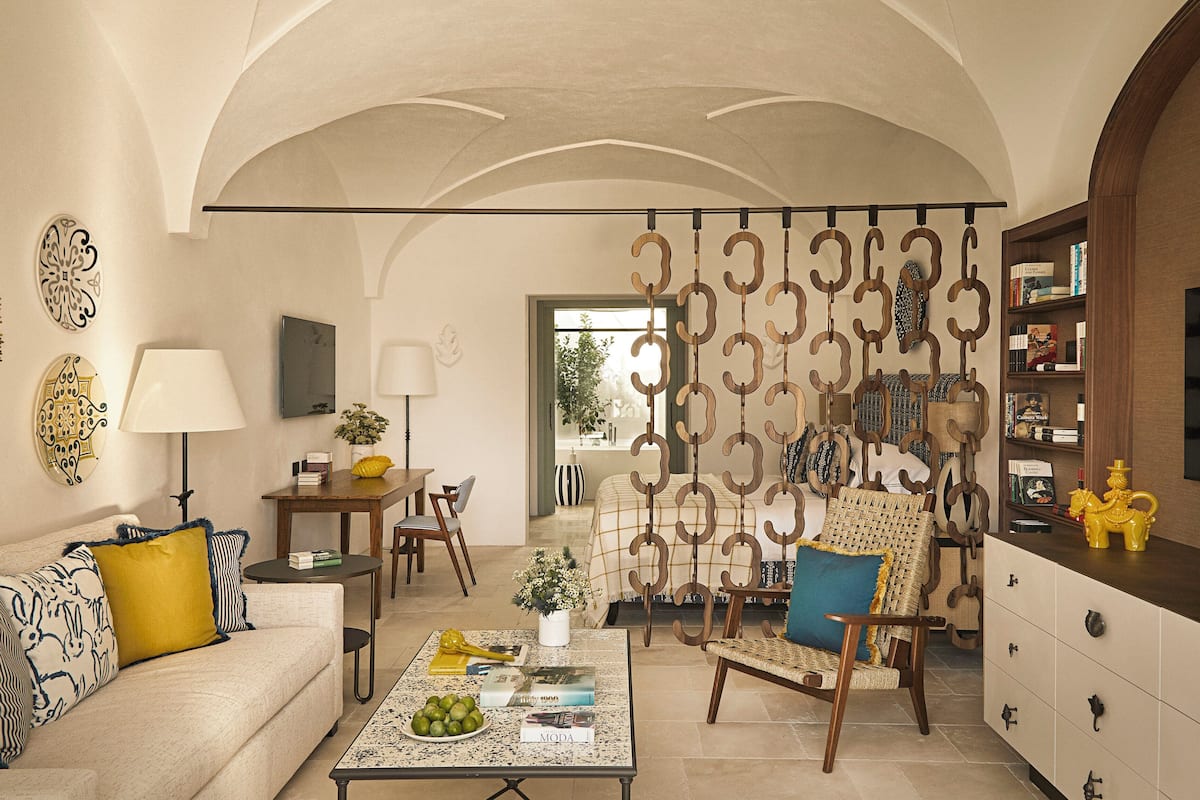 Junior-sviitti, terassi (with Garden) | Ylelliset vuodevaatteet, Select Comfort -patjalliset sängyt, minibaari