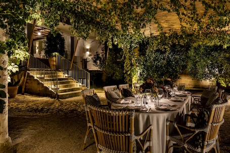 Área externa para banquete. Rocco Forte Masseria Torre Maizza