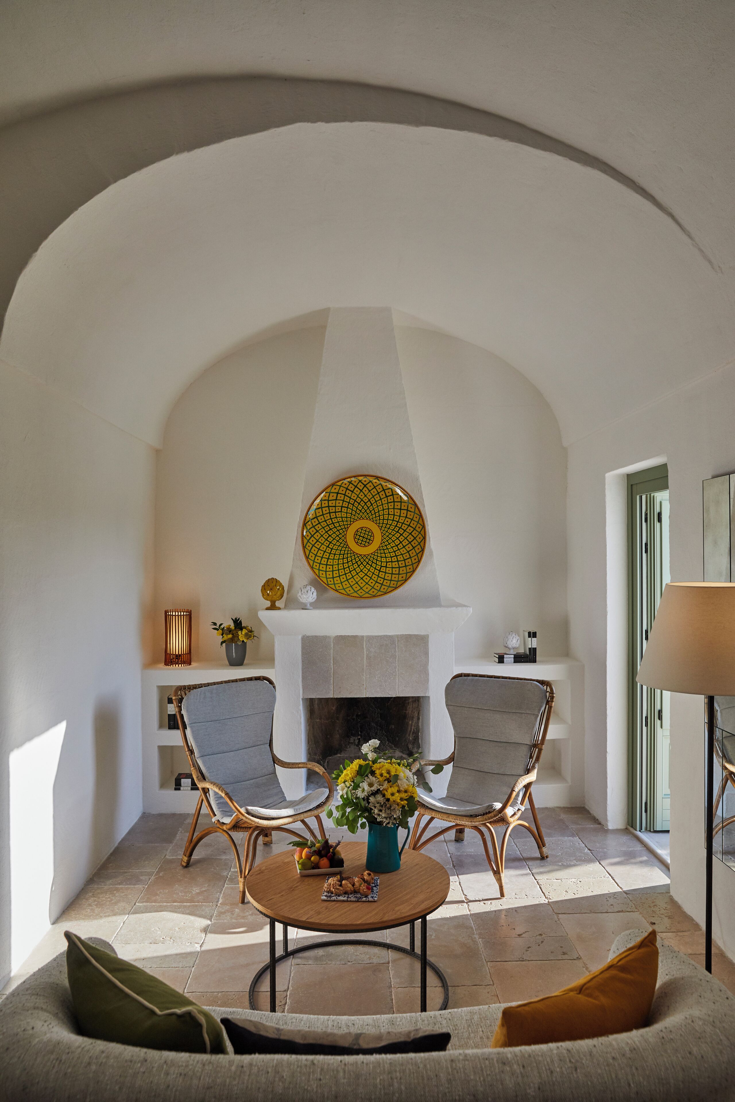 deluxe suite (with plunge pool) | living area | lcd tv