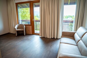 Flat-screen TV, heated floors