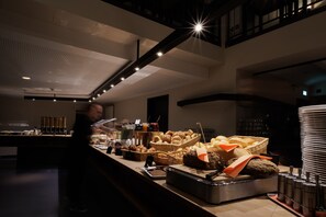 Dagelijks ontbijtbuffet (EUR 21 per persoon)