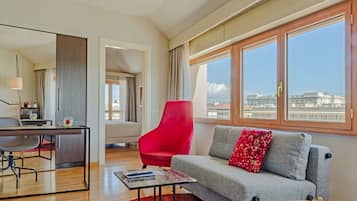 Hochwertige Bettwaren, Minibar, Zimmersafe, Schreibtisch