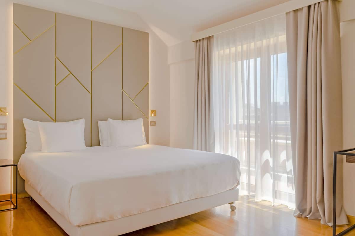 1 bedroom, premium bedding, minibar, in-room safe