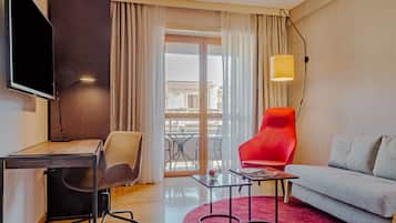 Premium bedding, minibar, in-room safe, desk