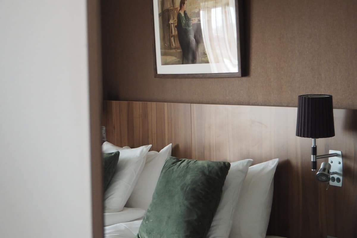 1 bedroom, in-room safe, desk, blackout curtains