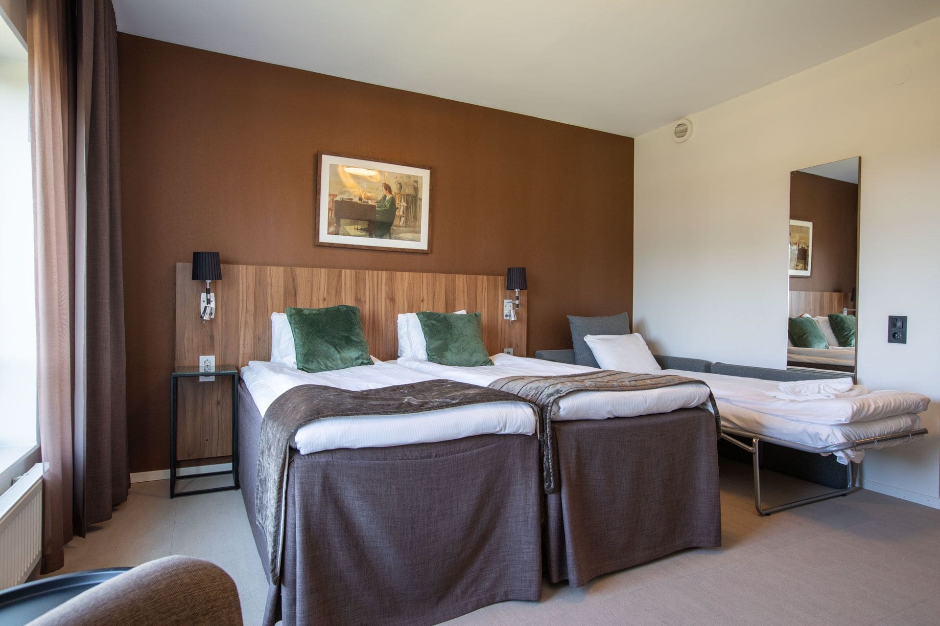 standard triple room | 1 bedroom, in-room safe, desk, blackout curtains