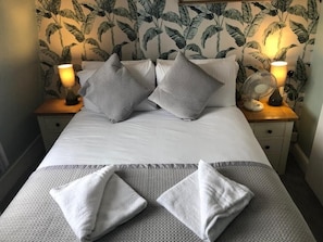 Economy Double Room | In-room safe, soundproofing, iron/ironing board, free WiFi - Parkwood at Marble Arch (London)