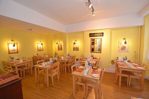 Engelsk frokost hver dag (GBP 5.00 per person)