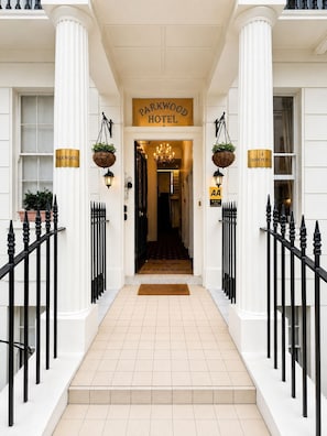 Property entrance - Parkwood at Marble Arch (London)