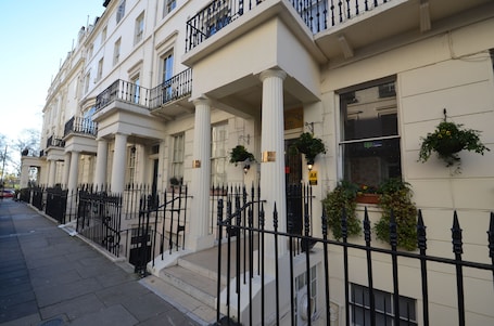 Fachada de la propiedad