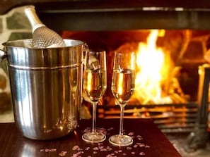 Lunch and dinner served  - Fox & Goose Inn (Highbridge)