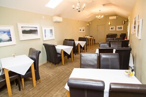 Lunch and dinner served - Fox & Goose Inn (Highbridge)