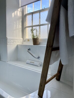 Superior Double Room, Ensuite | Bathroom - Bridge House Hotel (Bridport)
