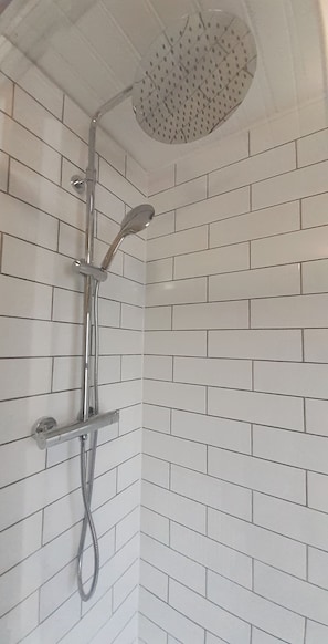 Bathroom - The Countryman Hotel (Camelford)