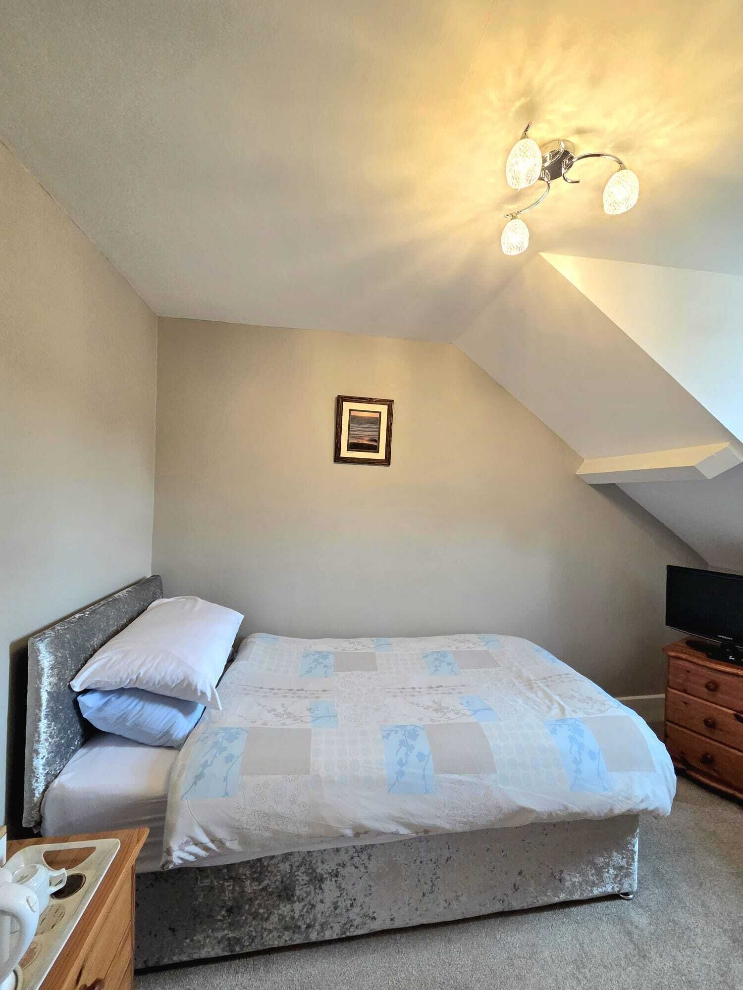 Single Room, Shared Bathroom