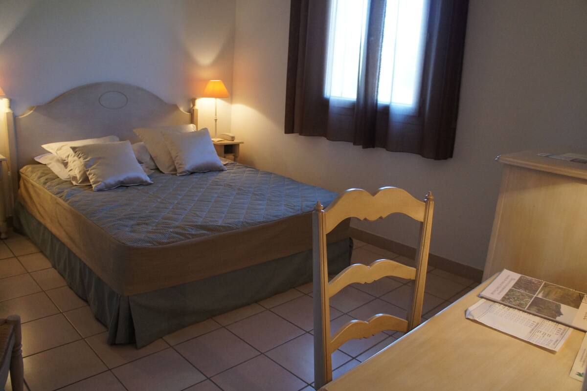 Doppia Standard, non fumatori | 1 camera, biancheria da letto ipoallergenica, minibar