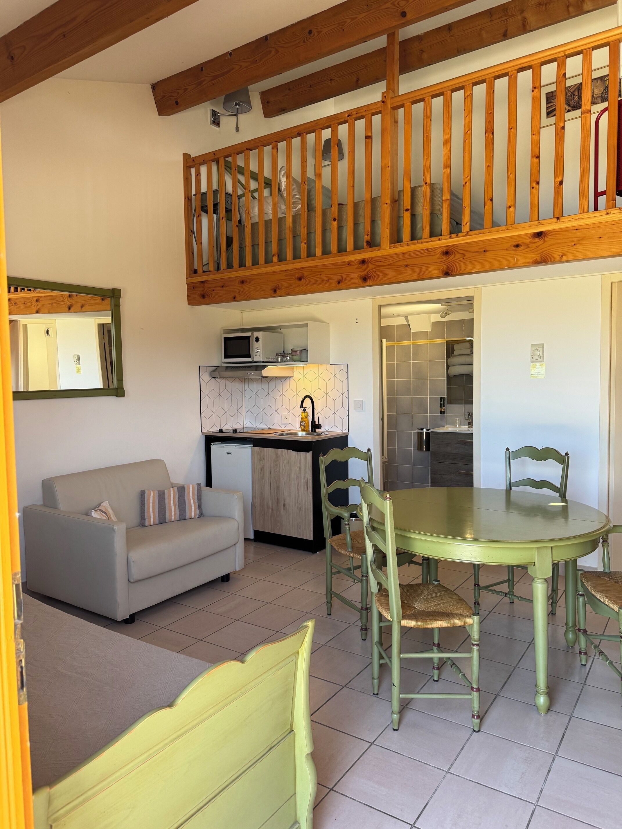 高級開放式客房, 非吸煙房 | 低過敏寢具、迷你吧、客房內保險箱、獨特裝潢