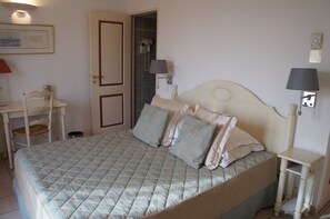 Comfort Room | Hypo-allergenic bedding, minibar, in-room safe, individually decorated - Hôtel Terriciaë aux portes de Maussane les Alpilles (Mouries)