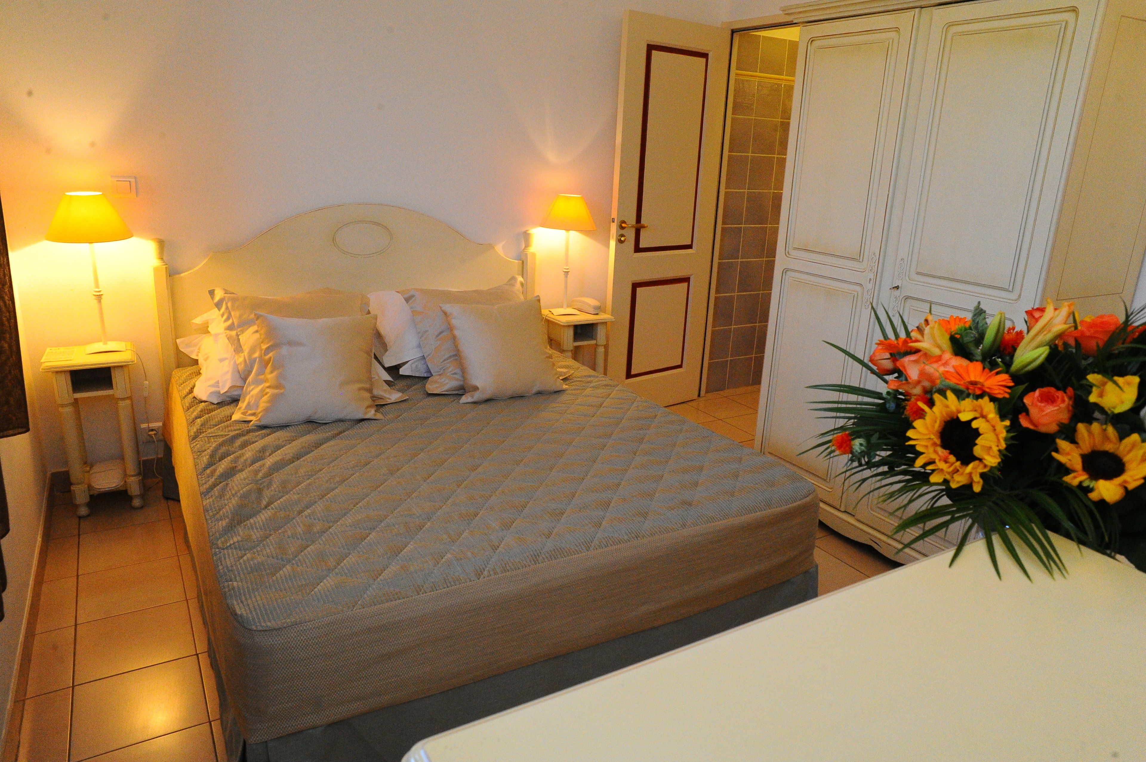 Habitación estándar doble, no fumadores | Ropa de cama hipoalergénica, minibar, caja fuerte