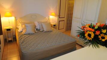 Habitación estándar doble, no fumadores | Ropa de cama hipoalergénica, minibar, caja fuerte