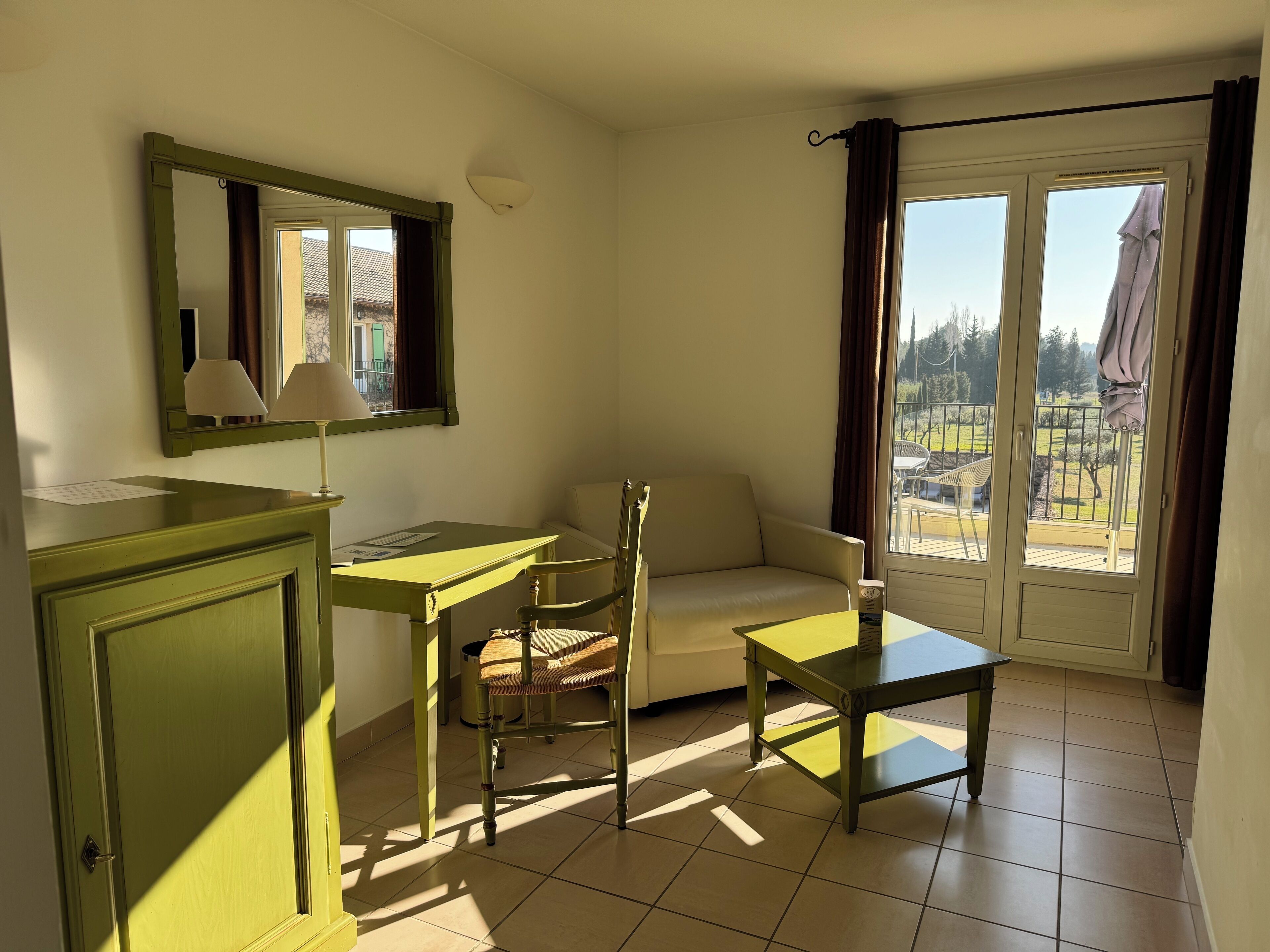 junior suite, non smoking | living area | 80-cm smart tv with satellite channels, netflix