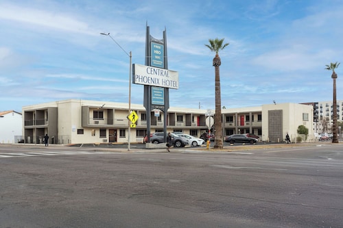 Central Phoenix Hotel