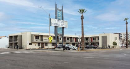 Central Phoenix Hotel