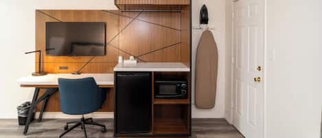 Bureau, fer et planche à repasser, Wi-Fi gratuit, draps fournis