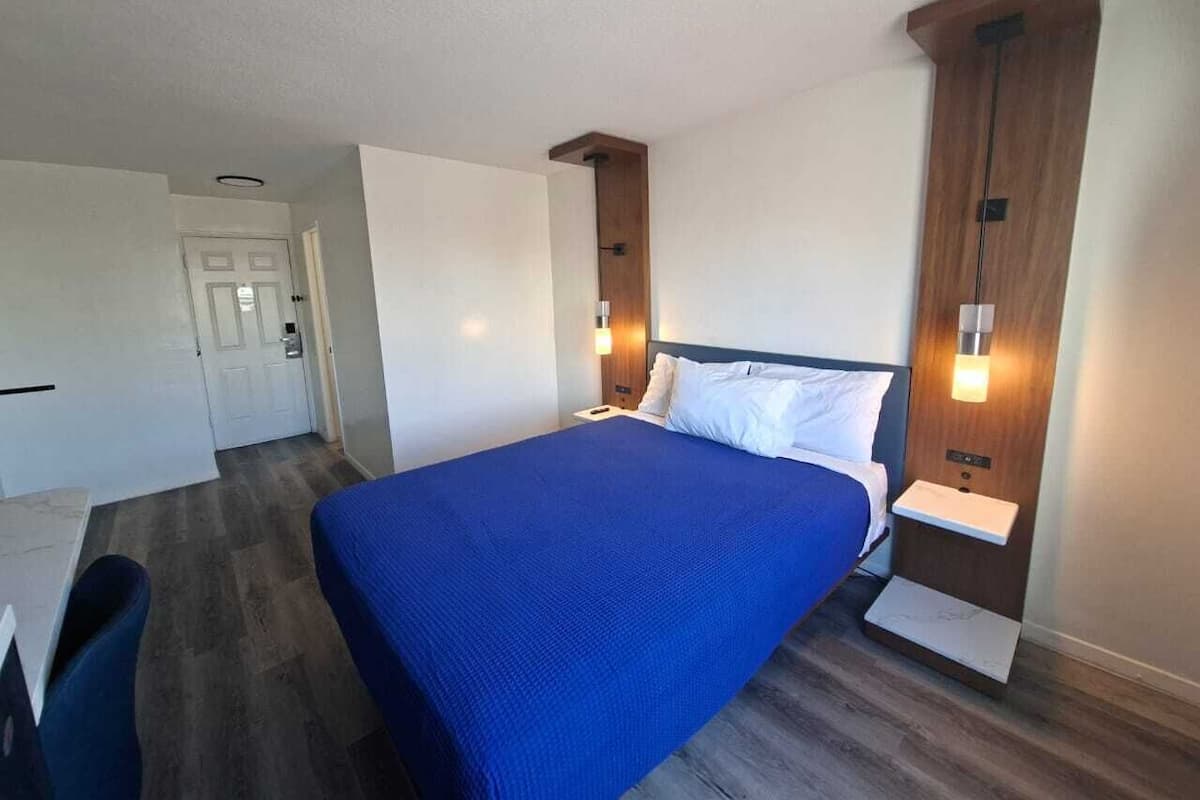 Chambre Simple Standard | Bureau, fer et planche Ă repasser, Wi-Fi gratuit, draps fournis