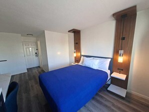 Standard Single Room | Desk, iron/ironing board, free WiFi, bed sheets - Central Phoenix Hotel (Phoenix)